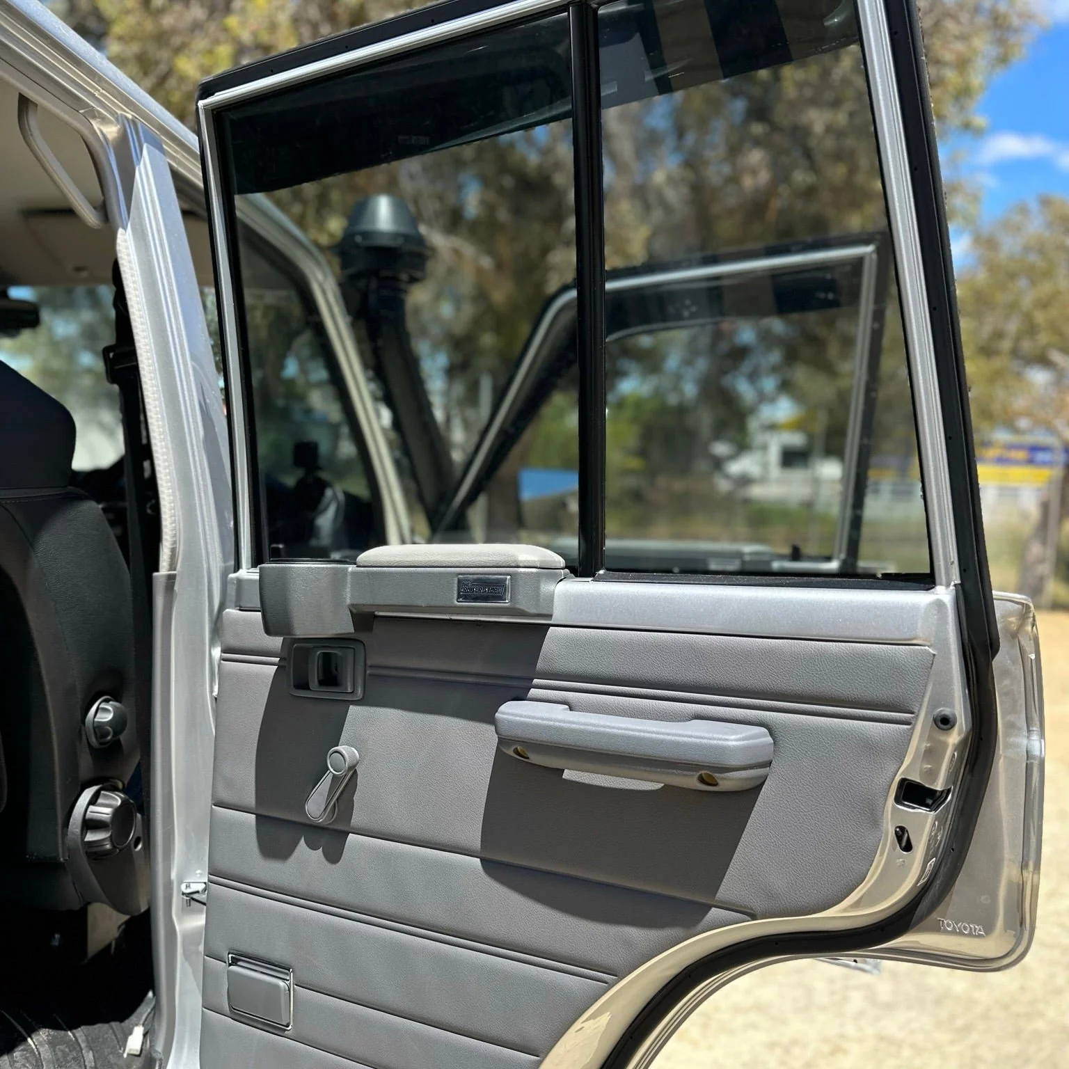 'STUBBY' Magnetic Armrest and Cupholder Pair - Suitable for 70 Series Land Cruiser (Rear Doors) - Image 4
